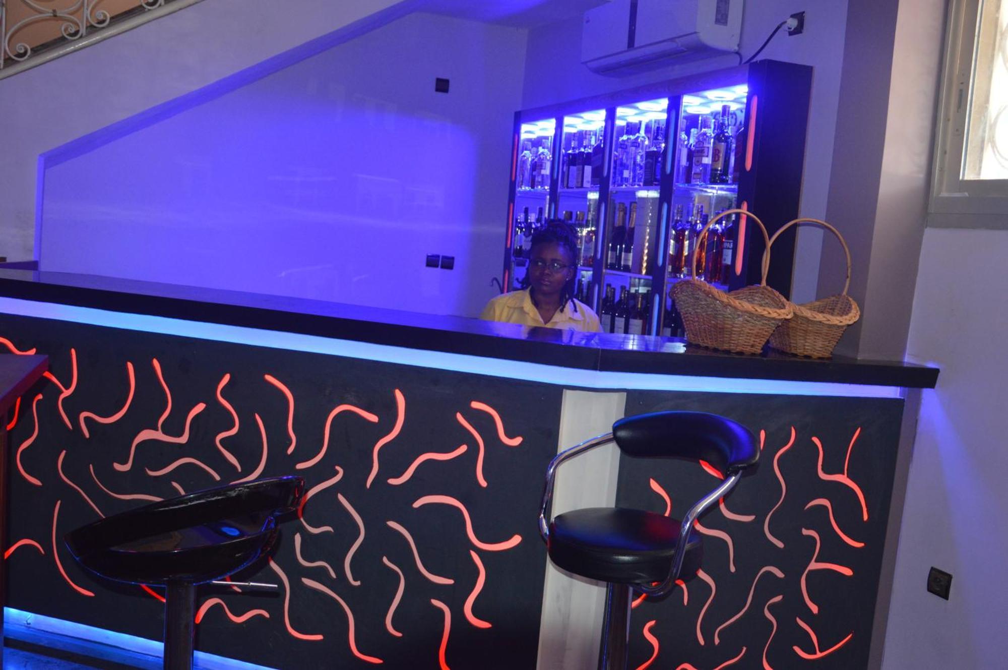 Nikita Hotel Яунде Екстер'єр фото