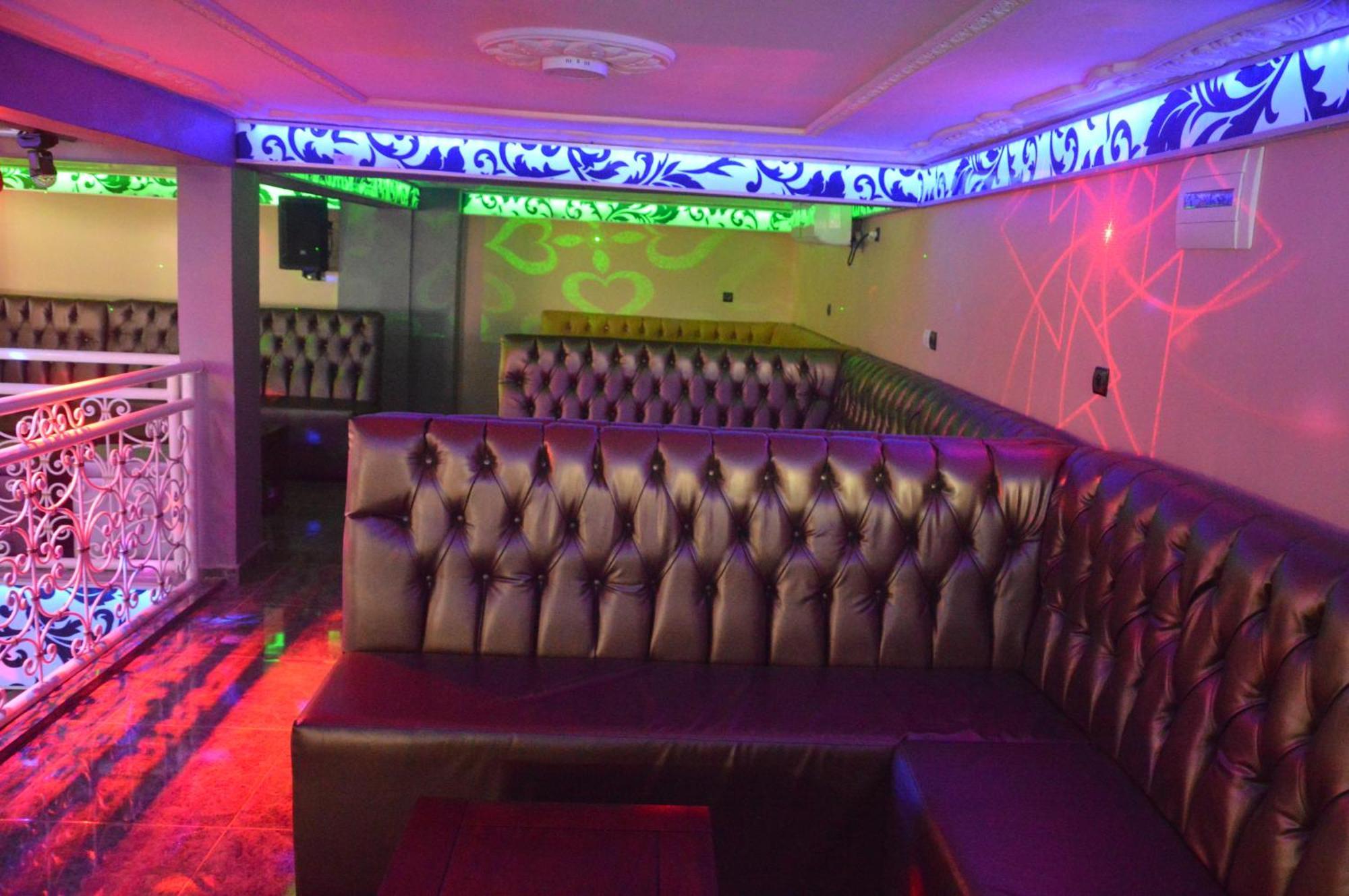 Nikita Hotel Яунде Екстер'єр фото