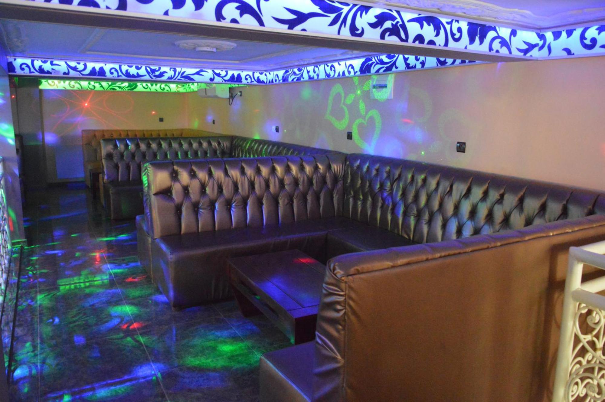 Nikita Hotel Яунде Екстер'єр фото