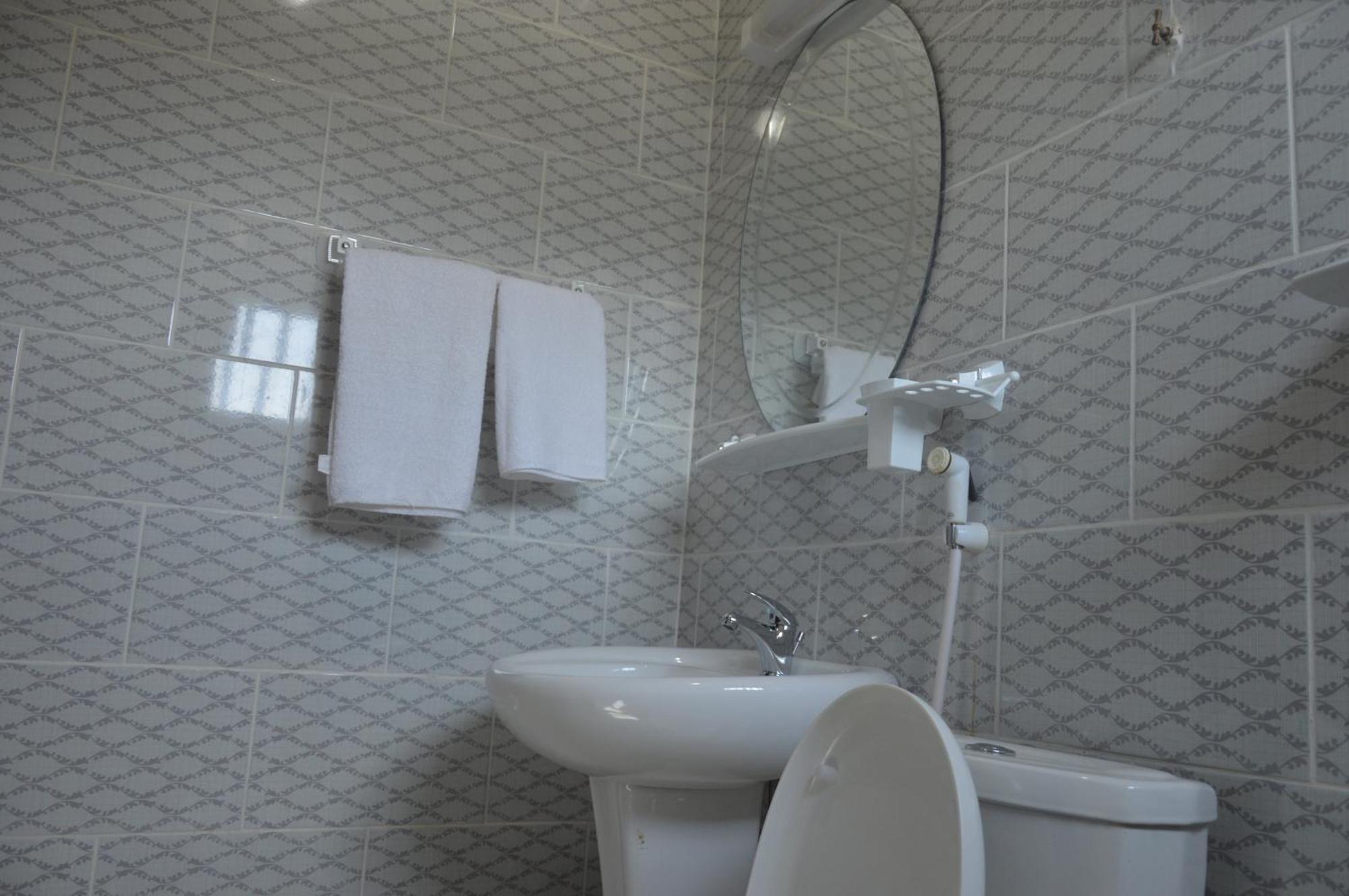 Nikita Hotel Яунде Екстер'єр фото