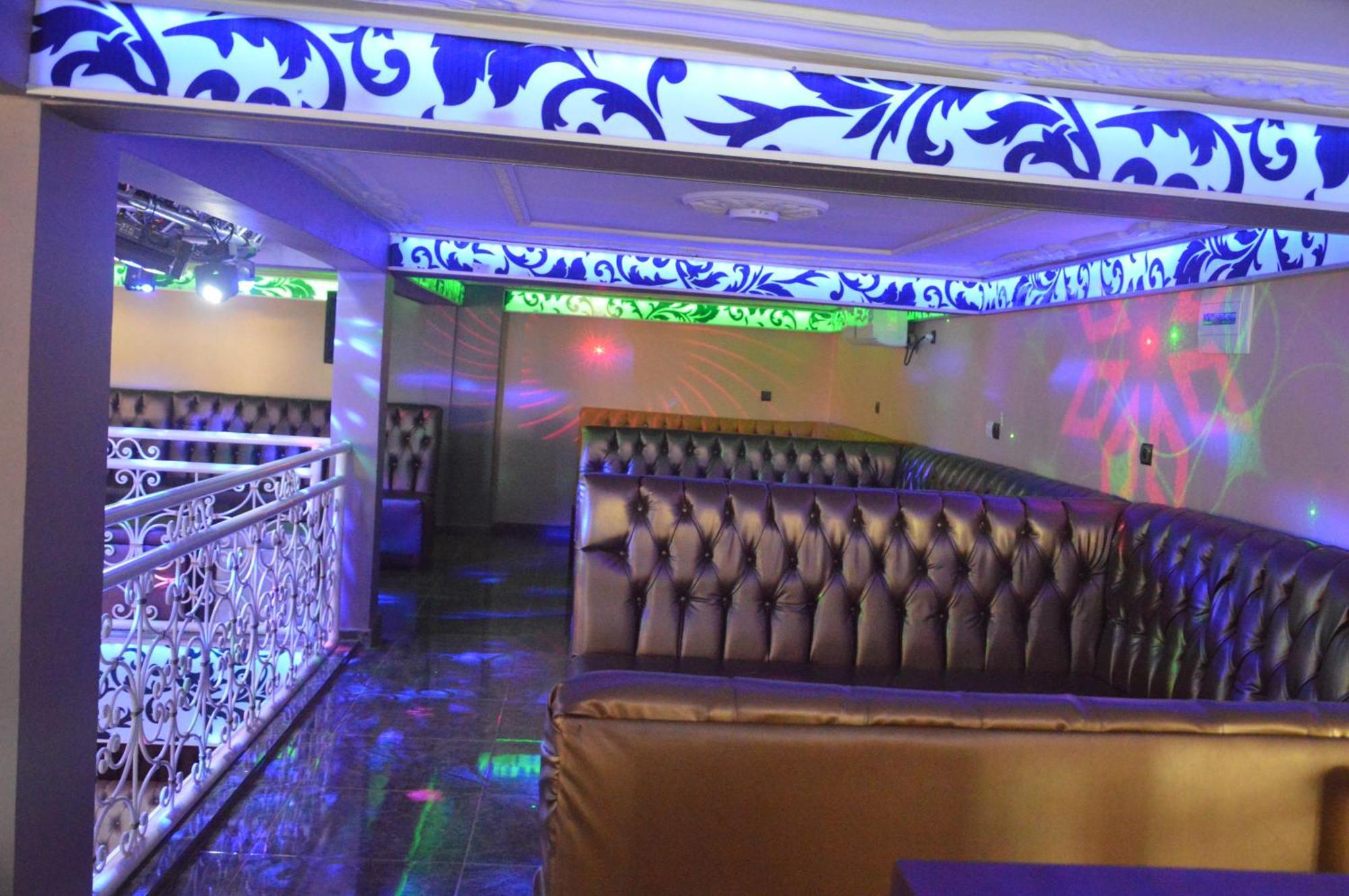 Nikita Hotel Яунде Екстер'єр фото