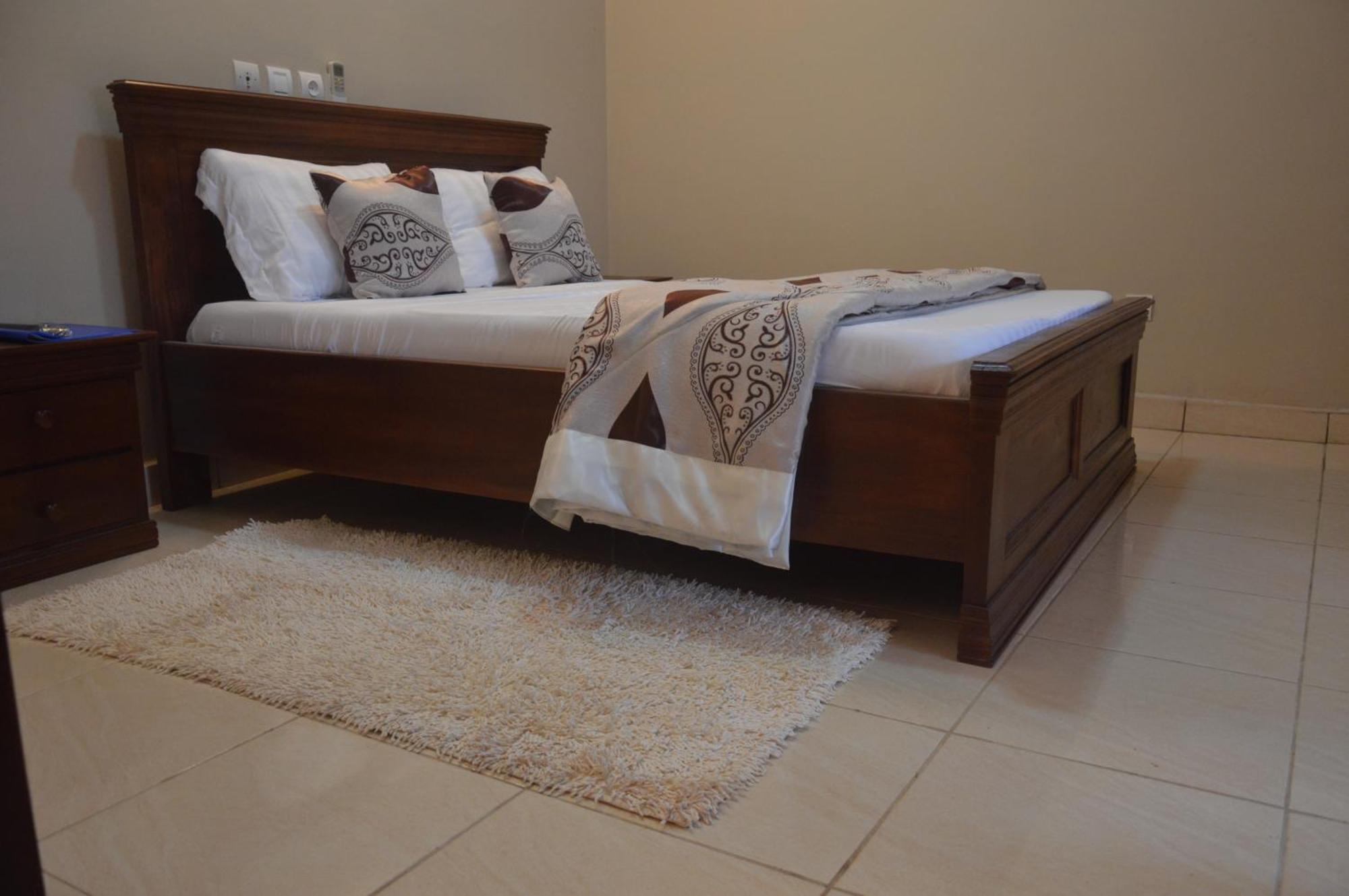 Nikita Hotel Яунде Екстер'єр фото