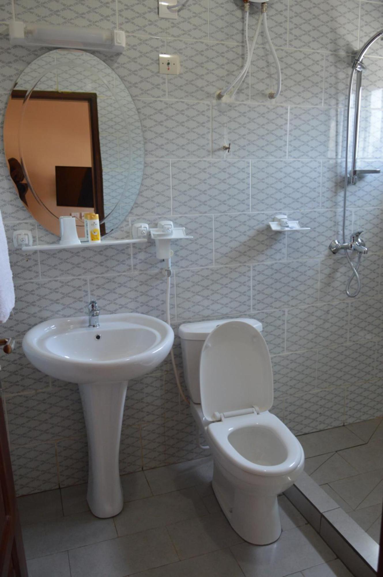 Nikita Hotel Яунде Екстер'єр фото